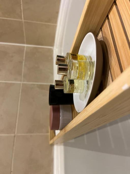 Modern 2 Bed Apartment With Free Parking And Netflix Dawley Exterior foto